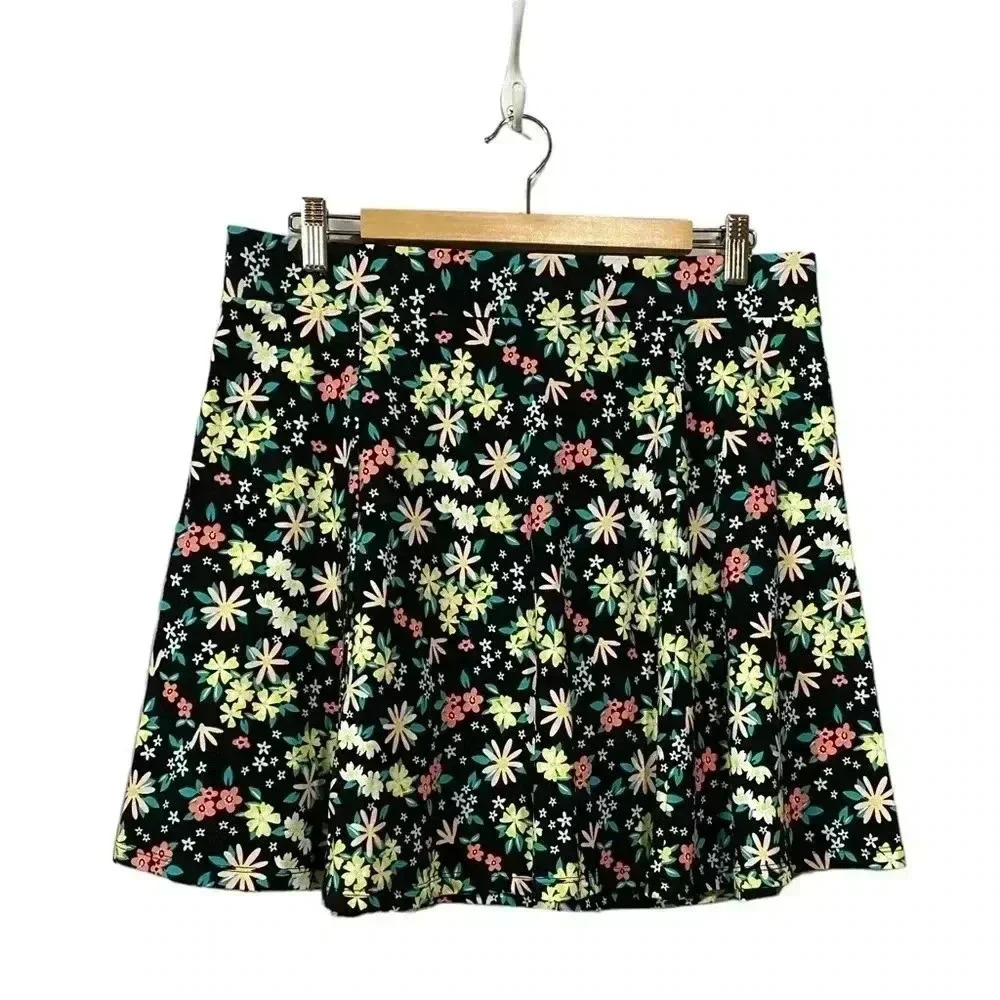 Tag, Floral Print Flared Mini Skirt, Large, Black 🌸 - Picture 2 of 11